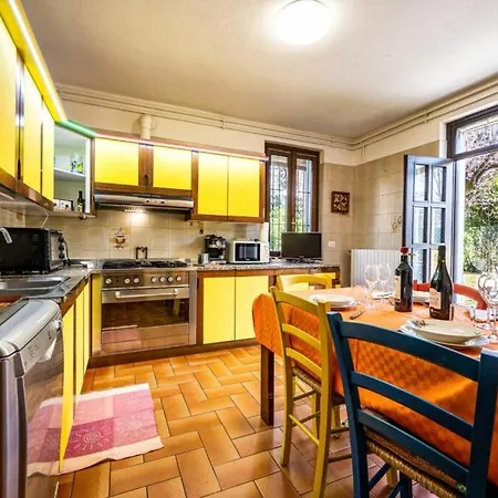Ground Floor- Pet Friendly Stay-private Garden-parking-lake View - Bike Friendly House Colico