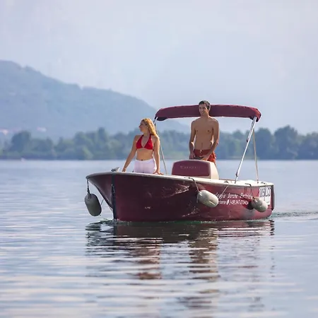 Groundfloor Lakefront Garden Bike&boat& Scooter Apartamento Colico