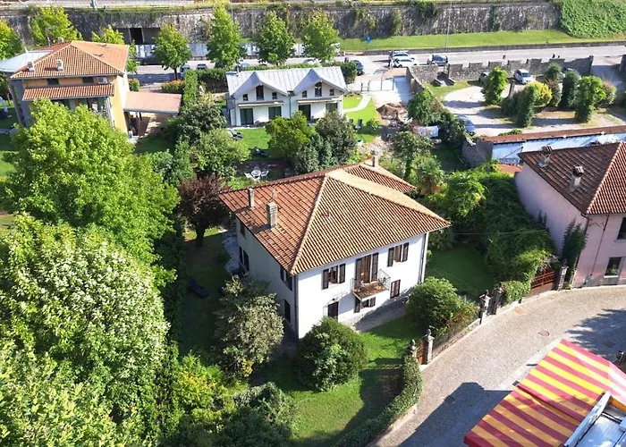 Groundfloor Lakefront Garden Bike&boat& Scooter * Colico