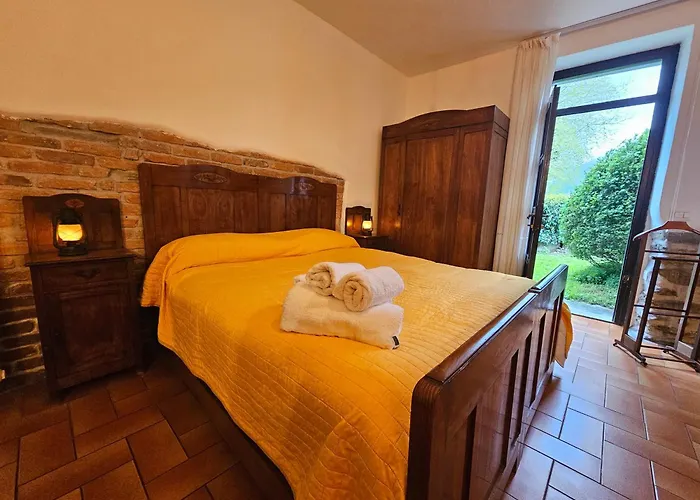 Groundfloor Lakefront Garden Bike&boat& Scooter Colico