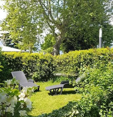 Groundfloor Lakefront Garden Bike&boat& Scooter Apartment